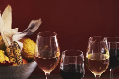 Da li je zaista zdravo popiti čašu vina pred spavanje?