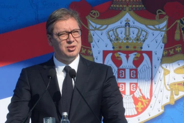 Vučić: Srbi se političkim sredstvima moraju boriti za slobodu