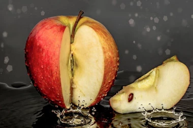 Napravite voćne obloge i lice će vam zablistati: Jabuke su pune pektina, evo kako on deluje na kožu!