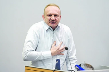 Vukadinovićevo istraživanje ubilo u pojam šefa opozicije: Narod Đilasa očima ne može da vidi