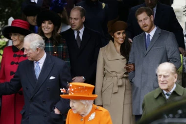 Princ Čarls besan na Megan zbog medija