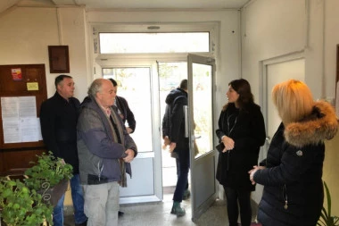 Irena Vujović obišla završene radove u ulazima stambenih zgrada na Savskom vencu