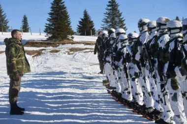 Vulin na Kopaoniku sa Specijalnom brigadom: Vojska Srbije je spremna da i u teškim vremenskim uslovima odgovori na svako naređenje