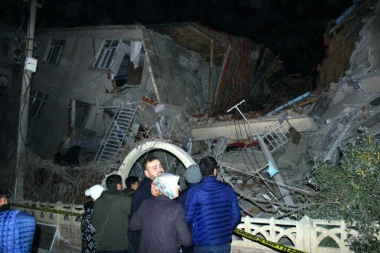 NOVE PROCENE U TURSKOJ: Najmanje 14 poginulih u razornom zemljotresu
