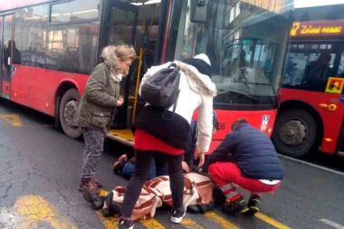 NESREĆA U FILMSKOM GRADU: Ženu udario autobus, vozaču pozlilo od šoka