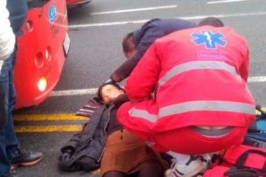 (UZNEMIRUJUĆI FOTO) STRAVIČNA NESREĆA U BRANKOVOJ: Žena pretrčavala van pešačkog, pa je pokosio autobus