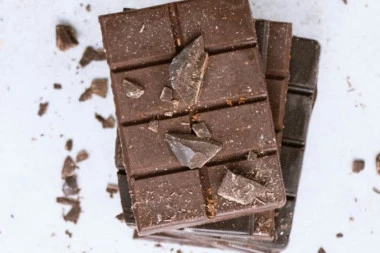 Ako vas muči nesanica, treba da znate OVO kada uveče rešite da se častite čokoladom!
