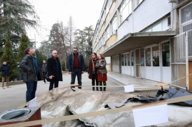 Radojičić: Izdvojićemo novac za rekonstrukciju krova škole na Voždovcu koji je oštetio olujni vetar