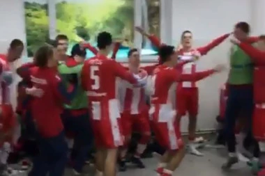 (VIDEO) Da osvojimo trofej iz Lige šampiona... Pesma Zvezdinih klinaca se orila u Tiraspolju!