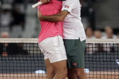 (FOTO) "Ljubav cveta": Pogledajte šta je Federer poklonio Nadalu!