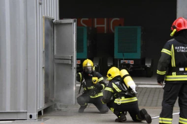 Vatra u Priboju pod kontrolom: Vatrogasci lokalizovali požar u fabrici