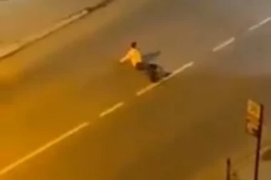 (VIDEO) NADREALNE SCENE U BEOGRADU: Muškarac leži na kolovozu, a onda je naišao kamion...