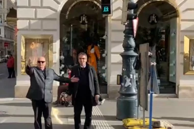 (VIDEO) NO, NO! Palma ne prelazi ulicu na semaforu istopolne ljubavi