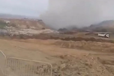 (VIDEO) Gori deponija Vinča