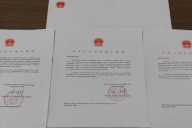 Ambasadorka Kine uručila Dačiću čestitku povodom Dana državnosti Srbije