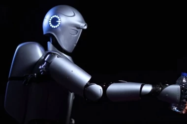 Budućnost nam kuca na vrata: Teheran predstavio svog najnaprednijeg humanoidnog robota do sada