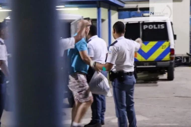 (VIDEO) ZAPLENA PET TONA KOKAINA! Prvi snimci hapšenja dilera: Ovako su dolijali krijumčari među kojima je bilo i crnogorskih mafijaša