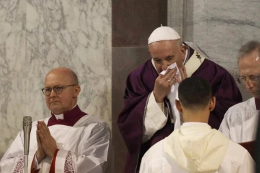 Papa otkazao službene prijeme! Vatikan ćuti o stanju poglavara