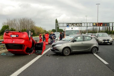 Karambol na autoput Beograd-Niš: Turčin se šleperom zakucao u automobil, više povređenih