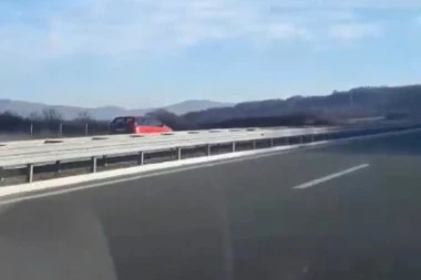 (VIDEO) Sva sreća niko nije nastradao: Bahati vozač divljao autoputem u suprotnom smeru! Svi bili u ŠOKU!