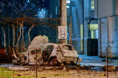 (FOTO SA LICA MESTA) Likvidacija u Podgorici: Ovako izgleda razneseni automobil u kojem je nastradao Đorđe Božović!