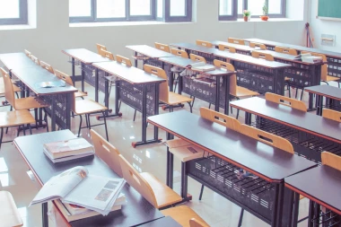 UZ FORMULAR SE TRAŽI I OVAJ PODATAK! Evo šta treba da priložite kako bi dobili pomoć od 20.000 dinara za udžbenike! (FOTO)