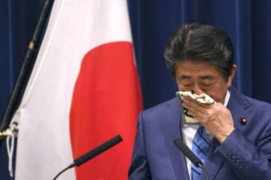 GOSPODSKI ODLAZAK ŠINZOA ABEA: Povlači se premijer Japana zbog OZBILJNIH PROBLEMA