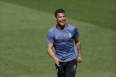 (FOTO) Da li je Ronaldo privilegovan u Portugalu?