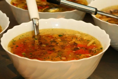 (RECEPT) Sjajna pileća supa za jačanje imuniteta spremna za pola sata!