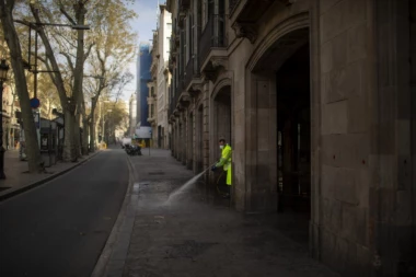 (FOTO) EVROPA SE "SAKRILA" OD KORONE: Ovako izgledaju ulice Velike Britanije, Italije, Španije... Borba je tek počela!