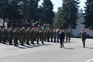 Vulin na polaganju zakletve: Vojska Srbije se ne da pokolebati