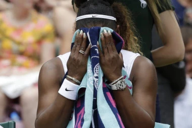 PRETRNULA OD STRAHA: Serena nosi 50 maski sa sobom, mnogo se boji korone!