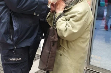 (FOTO) Stefanović oči u oči sa penzionerima: Evo šta je rano jutros ministar zatekao u prodavnicama