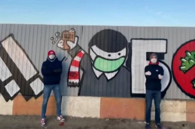 (FOTO) Osvanuo grafit prekoputa Infektivne klinike u Moskvi: Bori se i pobedi!