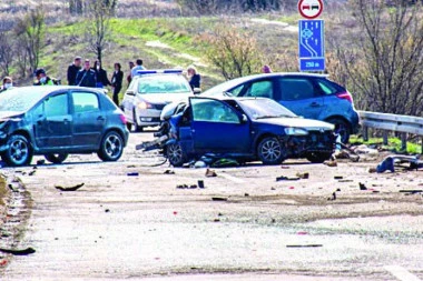 LANČANI SUDAR KOD PARAĆINA: Šestoro povređeno, u nesreći učestvovalo tri vozila!