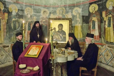 Čudotvornim ikonama protiv virusa: Sveti Vasilije Ostroški čuva ljude koji mu se mole