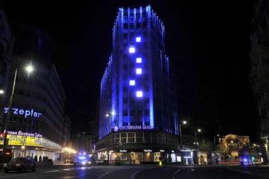 (FOTO) Svetski dan osoba sa autizmom: Znamenite građevine Beograda svetle plavo u njihovu čast