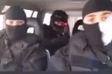 (VIDEO) Imaju i oni dušu: Pogledajte kako se specijalci zabavljaju u automobilu dok kruže gradom za vreme policijskog časa