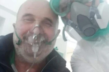 SMEJAO SE KORONI I SMRTI U LICE: Ovo je poslednja fotografija iz bolnice preminulog doktora Miodraga Lazića