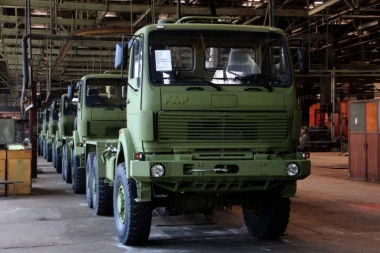 Deset novih FAP kamiona za Vojsku Srbije! Vulin: Uvek kupujemo domaće