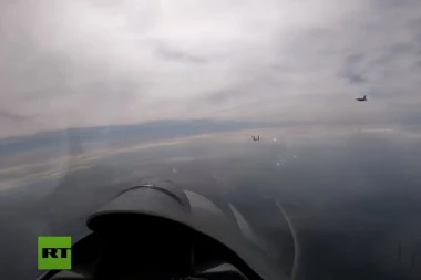 (VIDEO) A, GDE STE VI POŠLI, DA ODNESETE TETKI LEK?! Američki avioni vršljali iznad Baltičkog mora, a onda je Putin podigao Suhoje!