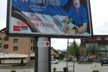 (FOTO) HVALA, LJUDINO! Pravi Crnogorci se oprostili od doktora Lazića, Milovci nisu dali da se postavi bilbord u Podgorici!