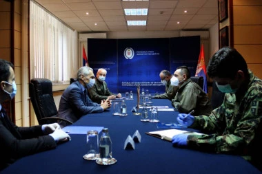 Ministar Vulin sa ambasadorom Bocan-Harčenkom: Uspešna saradnja dve vojske u suzbijanju epidemije!