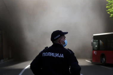 Ugašen požar u Novom Sadu: Vatra zahvatila čak tri zgrade, povređene dve osobe!