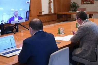 (FOTO) Održan konferencijski sastanak: Predstavnici Srba iz Crne Gore upoznali Vučića sa svim problemima