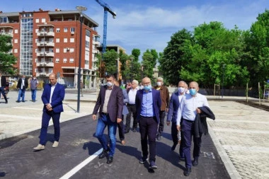 Vučević: Započinjemo sistemsko rešavanje nedostatka parking prostora u Novom Sadu