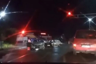 (VIDEO) Težak udes u Republici Srpskoj: Vozač prebačen u bolnicu, povređeno i dete