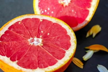 Ovo voće u sebi krije ZRNO ZDRAVLJA: Njegovo ulje ublažava simptome više od 100 bolesti!