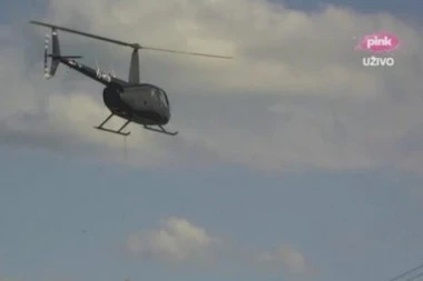 (VIDEO) Lova se razletela po nebu! Galantan na svoj rođendan: Mitrović iz helikoptera obasipa novčanicama zadrugare na imanju!