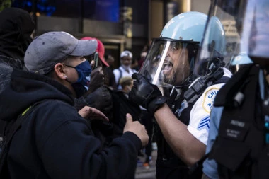 BUMERANG OBOJENIH REVOLUCIJA: Analiza protesta u Americi koju morate pročitati